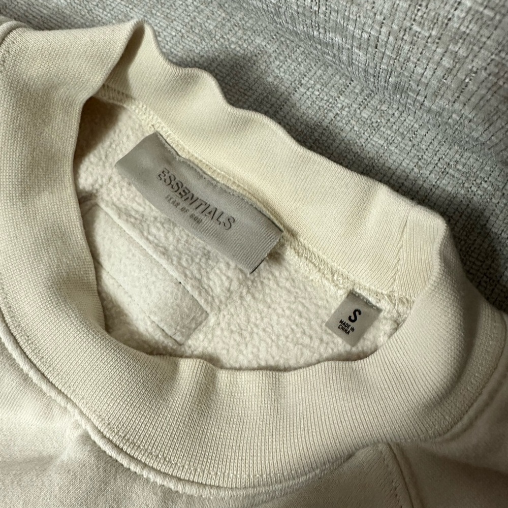Essentials FOG crew neck - Picture 3 of 7